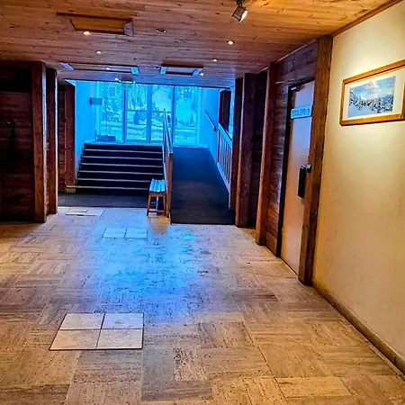 1650 Mountain View - Snow Front 2s01 *